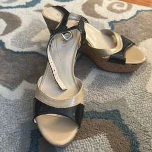 Guess wedge size 11